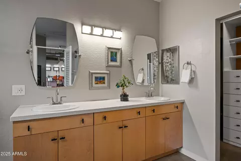 Bath - 914 E Osborn Rd #306, Phoenix, AZ 85014 photo 1 of 5