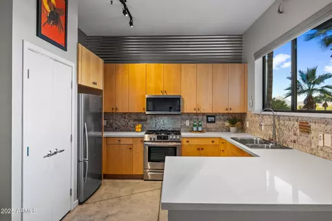 Kitchen - 914 E Osborn Rd #306, Phoenix, AZ 85014 photo 2 of 5