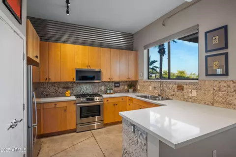 Kitchen - 914 E Osborn Rd #306, Phoenix, AZ 85014 photo 1 of 5