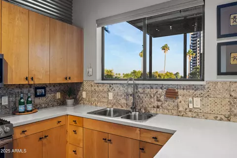 Kitchen - 914 E Osborn Rd #306, Phoenix, AZ 85014 photo 4 of 5