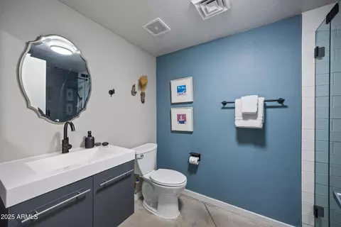 Bath - 914 E Osborn Rd #306, Phoenix, AZ 85014 photo 4 of 5