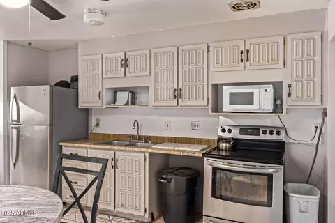 Kitchen - 6814 W Berkeley Rd, Phoenix, AZ 85035 photo 1 of 2