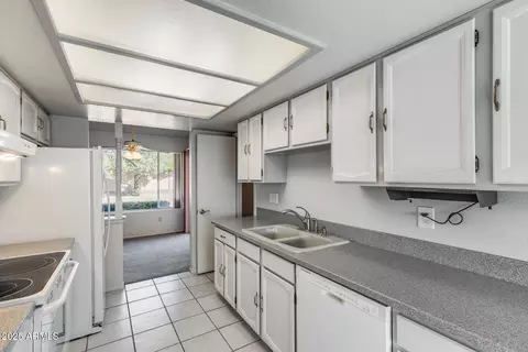 Kitchen - 4442 E Kelton Ln, Phoenix, AZ 85032 photo 4 of 4