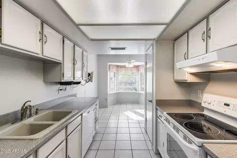 Kitchen - 4442 E Kelton Ln, Phoenix, AZ 85032 photo 3 of 4