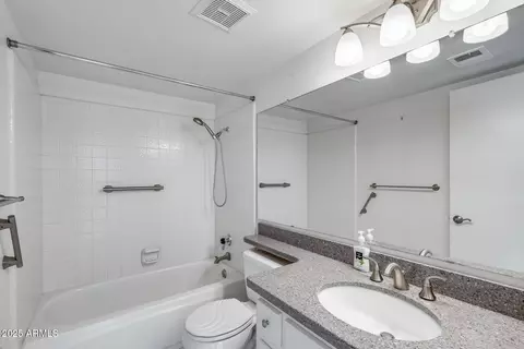 Bath - 4442 E Kelton Ln, Phoenix, AZ 85032 photo 1 of 2