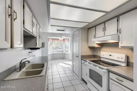 Kitchen - 4442 E Kelton Ln, Phoenix, AZ 85032 photo 2 of 4