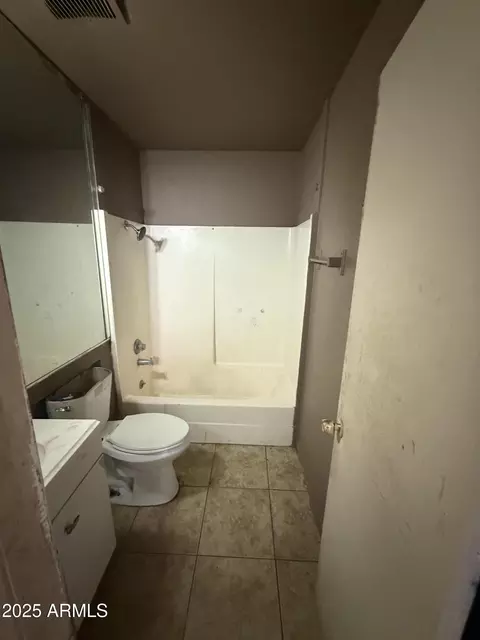 Bath - 4112 W Pasadena Ave, Phoenix, AZ 85019 photo 3 of 3
