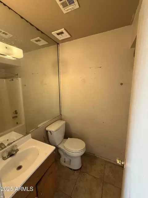 Bath - 4112 W Pasadena Ave, Phoenix, AZ 85019 photo 1 of 3