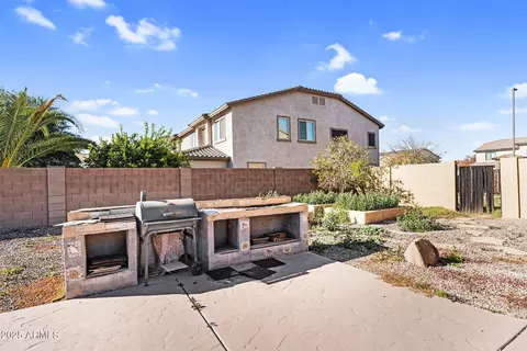 Exterior - 4167 E Ravenswood Dr, Gilbert, AZ 85298 photo 8 of 17