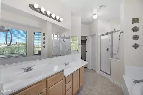Bath - 8164 E Sienna St, Mesa, AZ 85207 photo 3 of 8
