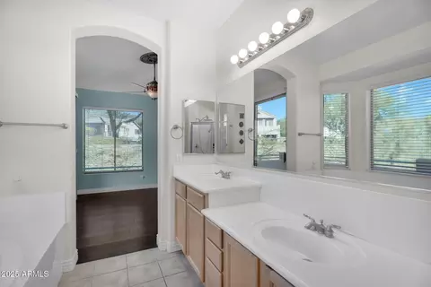 Bath - 8164 E Sienna St, Mesa, AZ 85207 photo 2 of 8