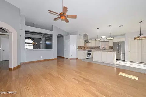 Living - 1017 E Montoya Ln, Phoenix, AZ 85024 photo 7 of 9