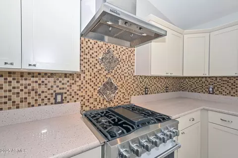 Kitchen - 1017 E Montoya Ln, Phoenix, AZ 85024 photo 5 of 8