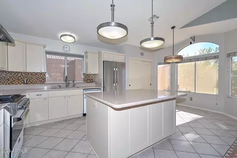 Kitchen - 1017 E Montoya Ln, Phoenix, AZ 85024 photo 3 of 8