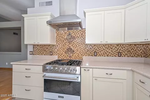 Kitchen - 1017 E Montoya Ln, Phoenix, AZ 85024 photo 4 of 8