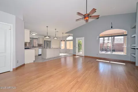 Living - 1017 E Montoya Ln, Phoenix, AZ 85024 photo 6 of 9