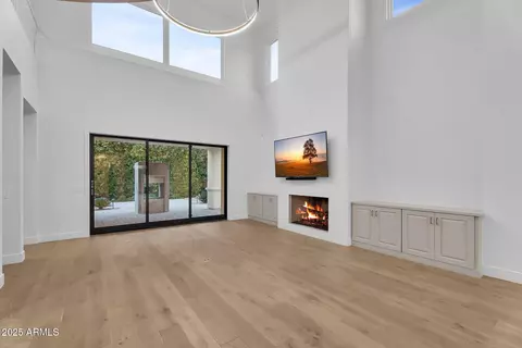 Living - 3918 E Crittenden Ln, Phoenix, AZ 85018 photo 4 of 7
