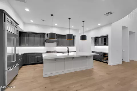Kitchen - 3918 E Crittenden Ln, Phoenix, AZ 85018 photo 4 of 4