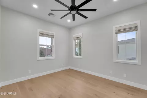 Bedroom - 3918 E Crittenden Ln, Phoenix, AZ 85018 photo 6 of 6