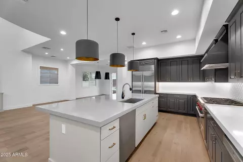Kitchen - 3918 E Crittenden Ln, Phoenix, AZ 85018 photo 2 of 4
