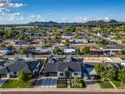 View/Area - 928 E Berridge Ln, Phoenix, AZ 85014 photo 17 of 24