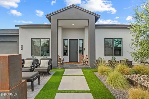 Exterior - 928 E Berridge Ln, Phoenix, AZ 85014 photo 5 of 35