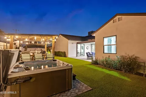 Exterior - 928 E Berridge Ln, Phoenix, AZ 85014 photo 27 of 35