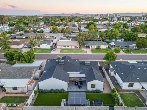 View/Area - 928 E Berridge Ln, Phoenix, AZ 85014 photo 7 of 24
