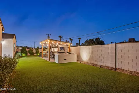 Exterior - 928 E Berridge Ln, Phoenix, AZ 85014 photo 32 of 35