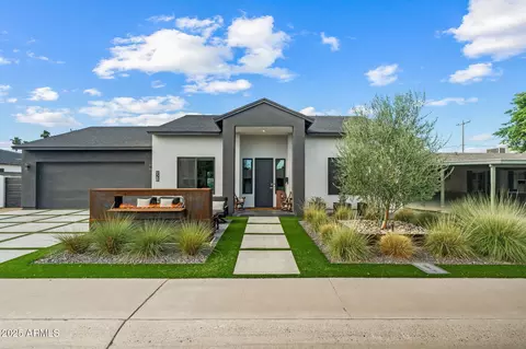 928 E Berridge Ln, Phoenix, AZ 85014