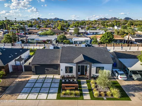 View/Area - 928 E Berridge Ln, Phoenix, AZ 85014 photo 24 of 24
