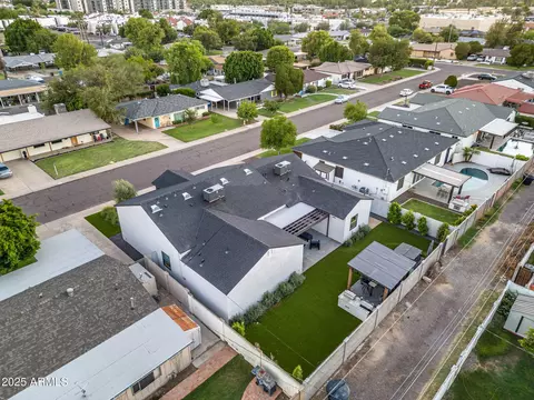 View/Area - 928 E Berridge Ln, Phoenix, AZ 85014 photo 5 of 24