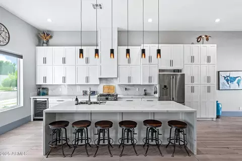 Kitchen - 928 E Berridge Ln, Phoenix, AZ 85014 photo 2 of 7