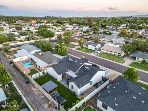 View/Area - 928 E Berridge Ln, Phoenix, AZ 85014 photo 10 of 24