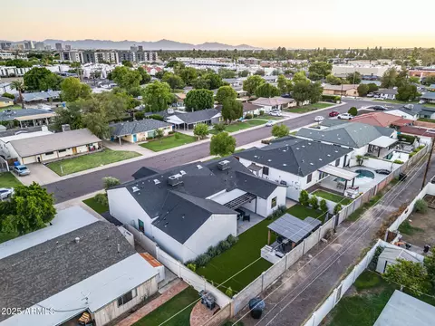View/Area - 928 E Berridge Ln, Phoenix, AZ 85014 photo 6 of 24