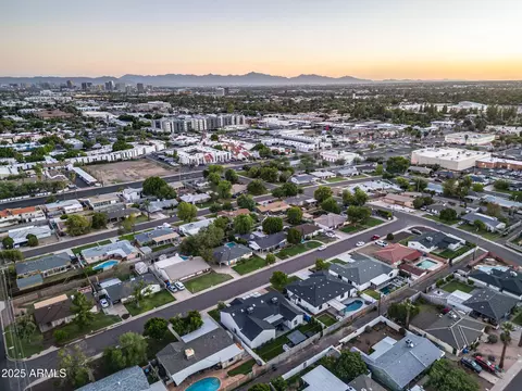 View/Area - 928 E Berridge Ln, Phoenix, AZ 85014 photo 16 of 24