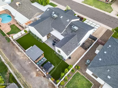 View/Area - 928 E Berridge Ln, Phoenix, AZ 85014 photo 9 of 24