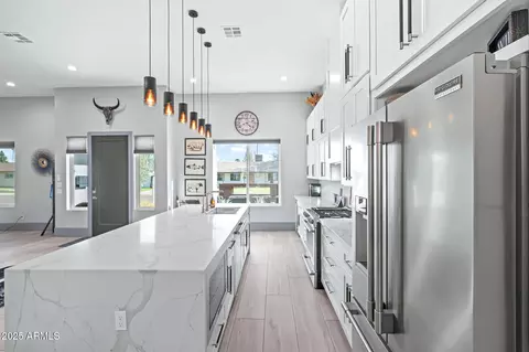 Kitchen - 928 E Berridge Ln, Phoenix, AZ 85014 photo 7 of 7