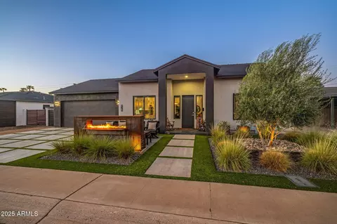 Exterior - 928 E Berridge Ln, Phoenix, AZ 85014 photo 2 of 35