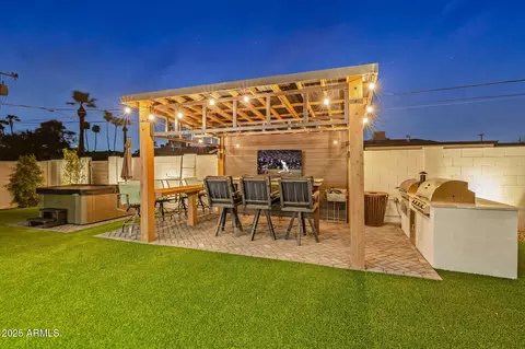 Exterior - 928 E Berridge Ln, Phoenix, AZ 85014 photo 30 of 35