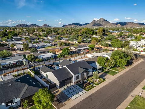 View/Area - 928 E Berridge Ln, Phoenix, AZ 85014 photo 23 of 24