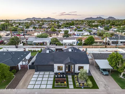 View/Area - 928 E Berridge Ln, Phoenix, AZ 85014 photo 1 of 24