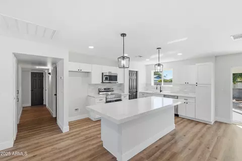 10537 W La Jolla Dr, Sun City, AZ 85351