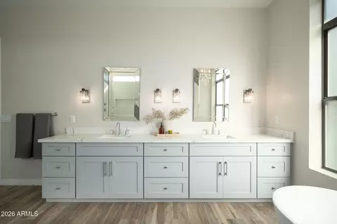 Bath - 4533 E Montecito Ave, Phoenix, AZ 85018 photo 2 of 5