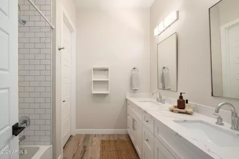 Bath - 4533 E Montecito Ave, Phoenix, AZ 85018 photo 4 of 5