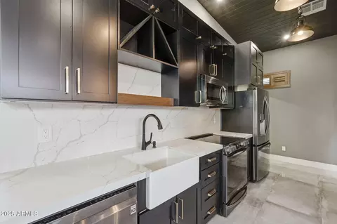 Kitchen - 914 S 132nd St, Gilbert, AZ 85233 photo 6 of 7