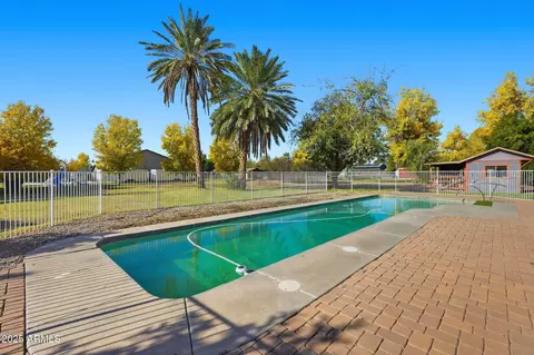 Exterior - 914 S 132nd St, Gilbert, AZ 85233 photo 9 of 14