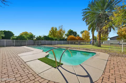 Exterior - 914 S 132nd St, Gilbert, AZ 85233 photo 8 of 14