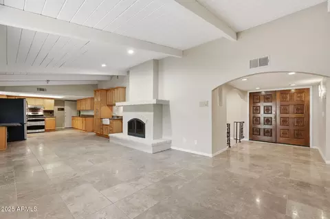 Living - 914 S 132nd St, Gilbert, AZ 85233 photo 2 of 3