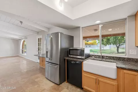 Kitchen - 914 S 132nd St, Gilbert, AZ 85233 photo 3 of 7